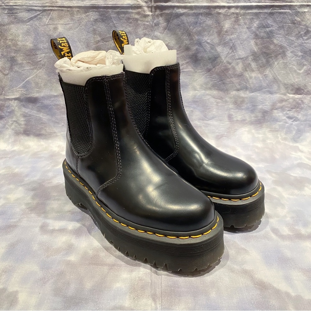 DR. MARTENS 2976 quad platform chelsea black boots